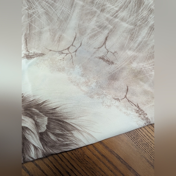 Siwbo scarf with lions head. Natural colours. Has a hand stitched rolled hem. - Picture 9 of 9